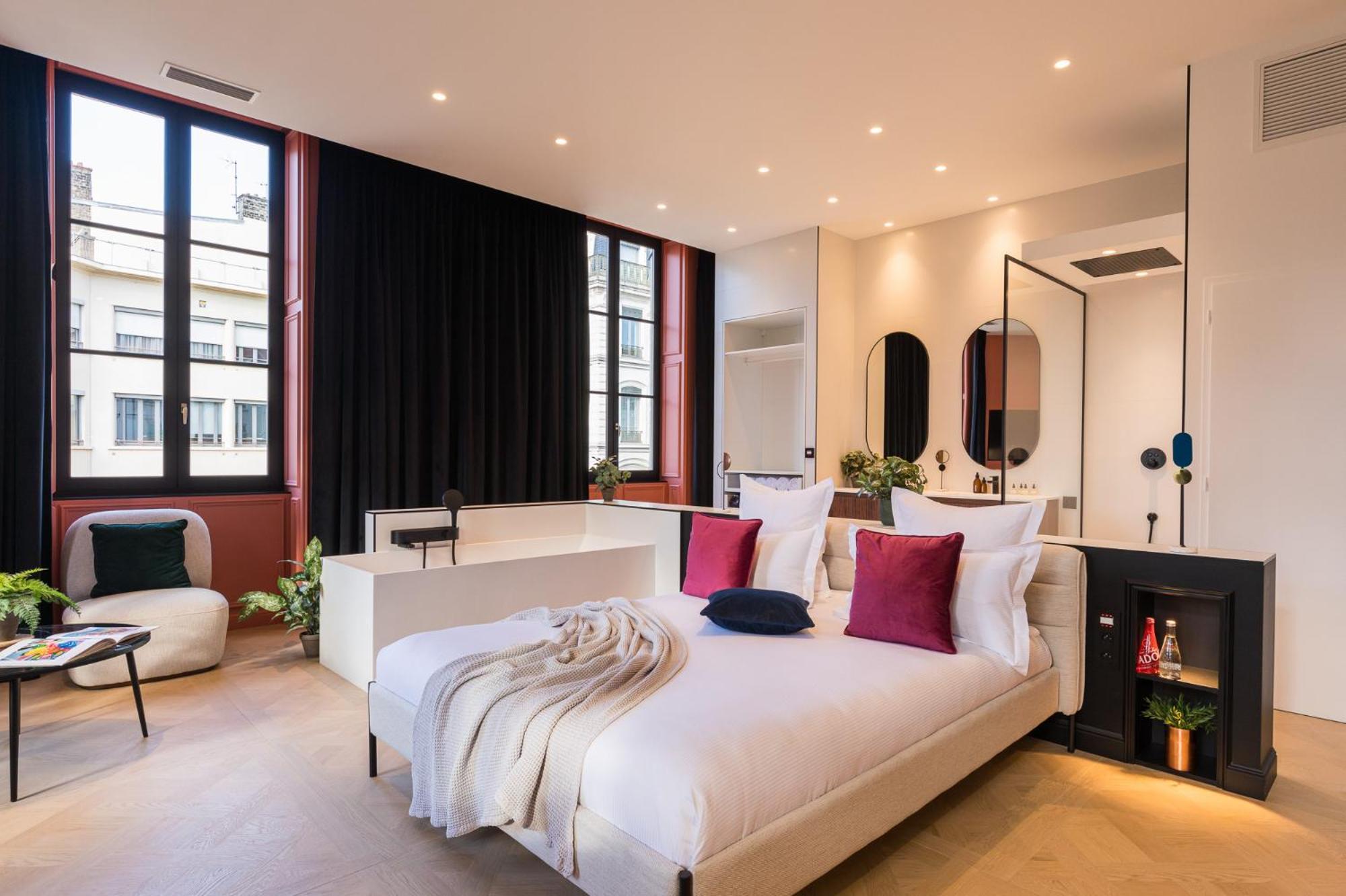 Mohom - Bellecour Apartment Лион Екстериор снимка