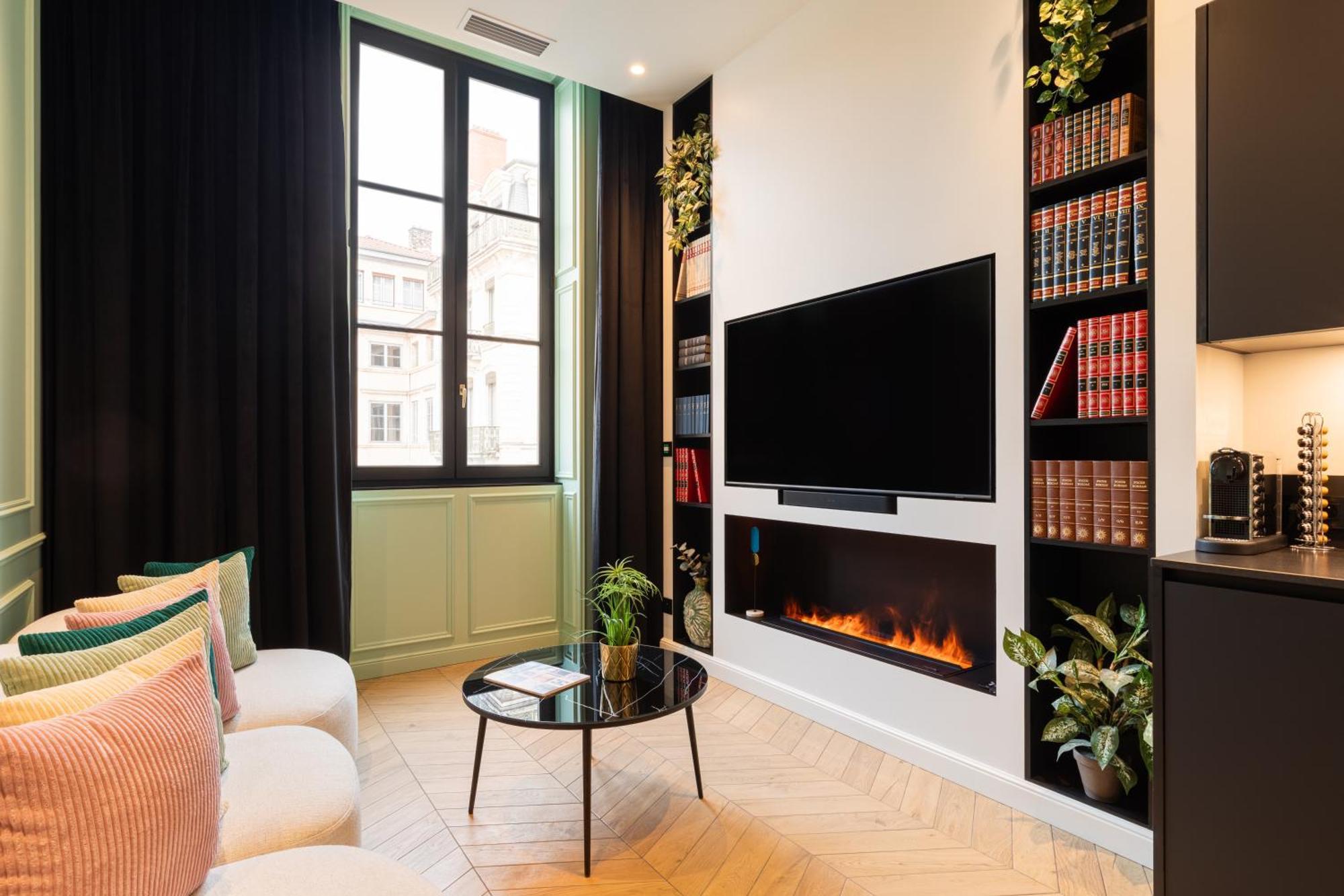 Mohom - Bellecour Apartment Лион Екстериор снимка