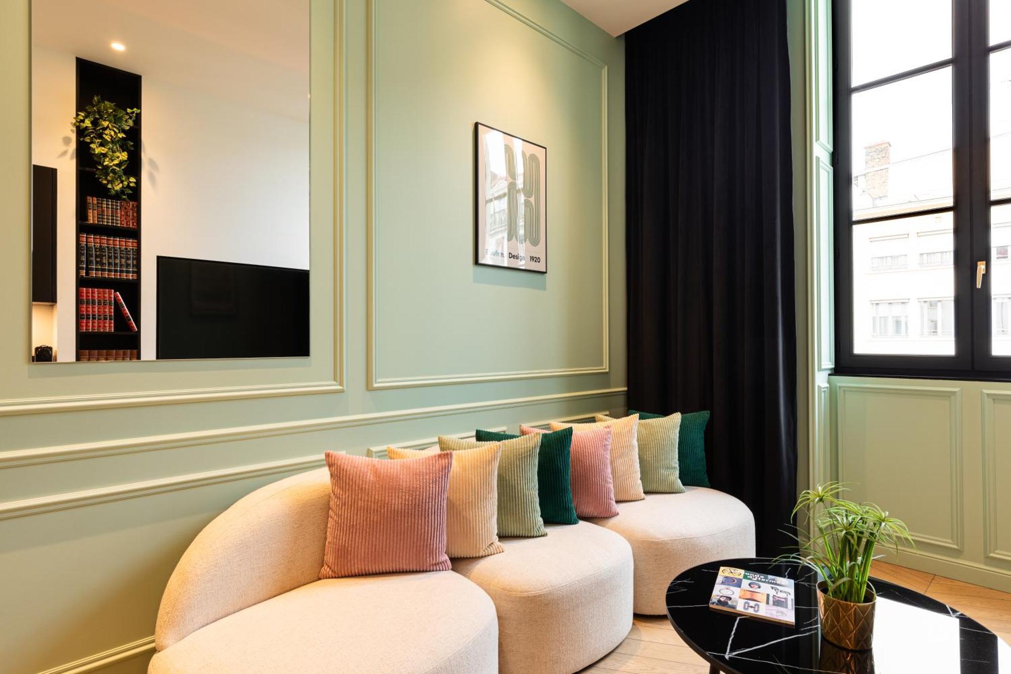 Mohom - Bellecour Apartment Лион Екстериор снимка